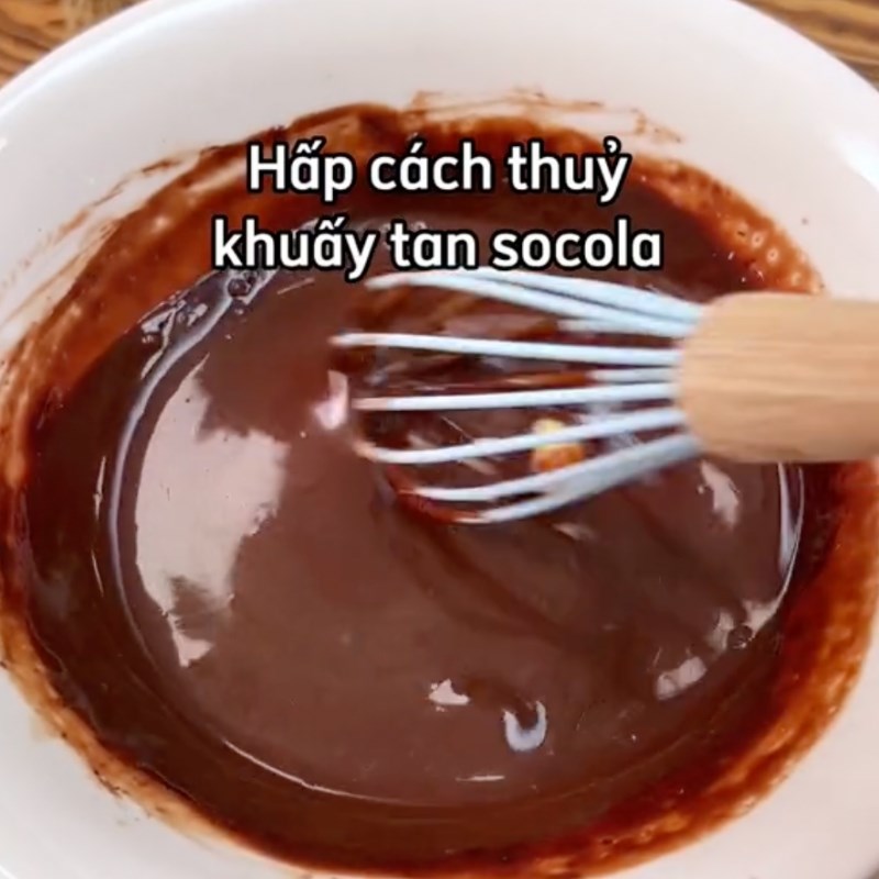 Bước 4 Làm lớp kem socola ở trên Panna cotta socola (Công thức từ kênh tiktok Cách Nấu Ngon cùng Cách Nấu Ngon)