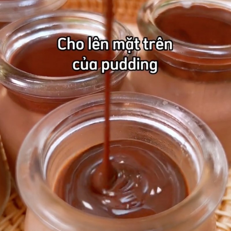 Bước 4 Làm lớp kem socola ở trên Panna cotta socola (Công thức từ kênh tiktok Cách Nấu Ngon cùng Cách Nấu Ngon)