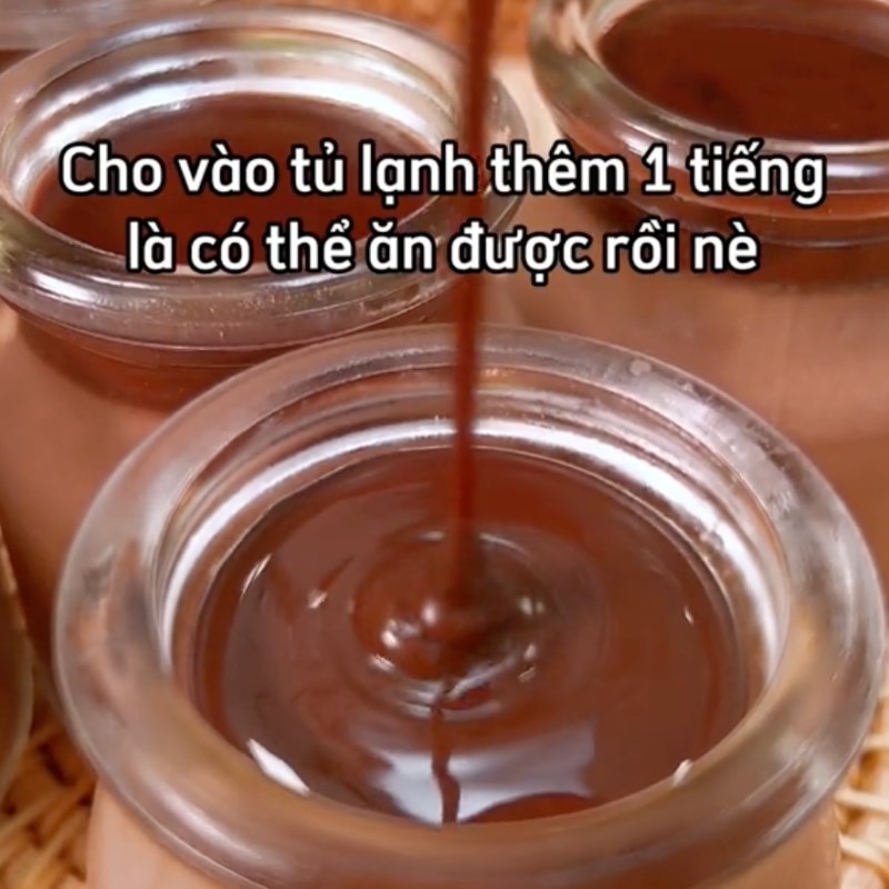 Bước 4 Làm lớp kem socola ở trên Panna cotta socola (Công thức từ kênh tiktok Cách Nấu Ngon cùng Cách Nấu Ngon)