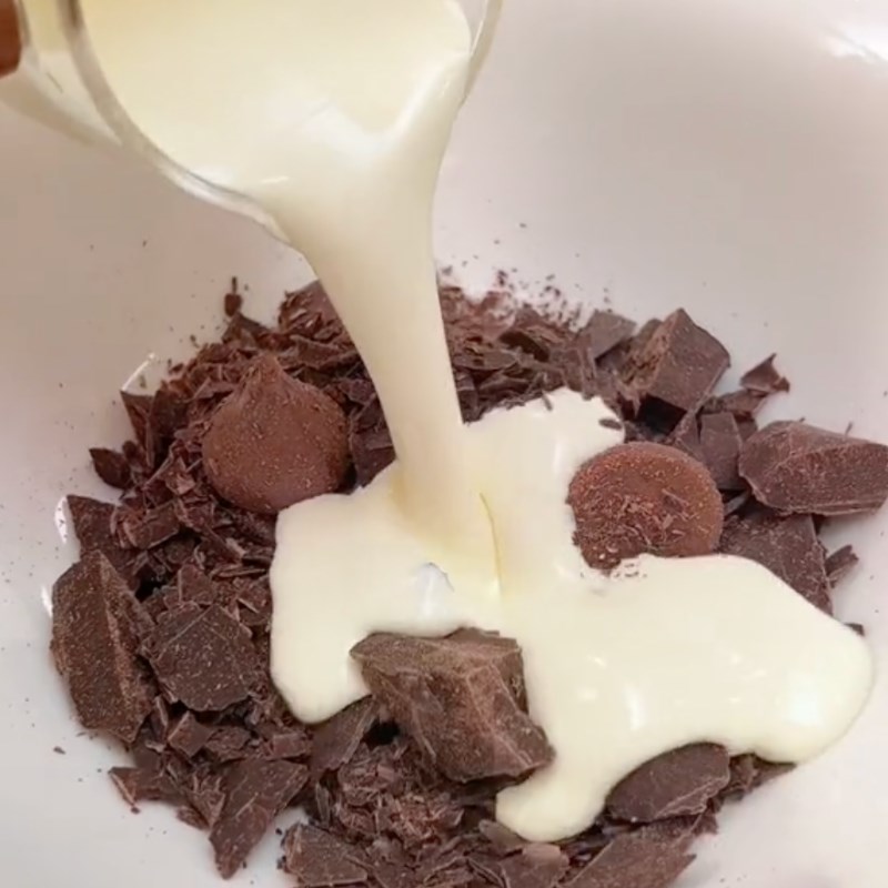 Bước 4 Làm lớp kem socola ở trên Panna cotta socola (Công thức từ kênh tiktok Cách Nấu Ngon cùng Cách Nấu Ngon)