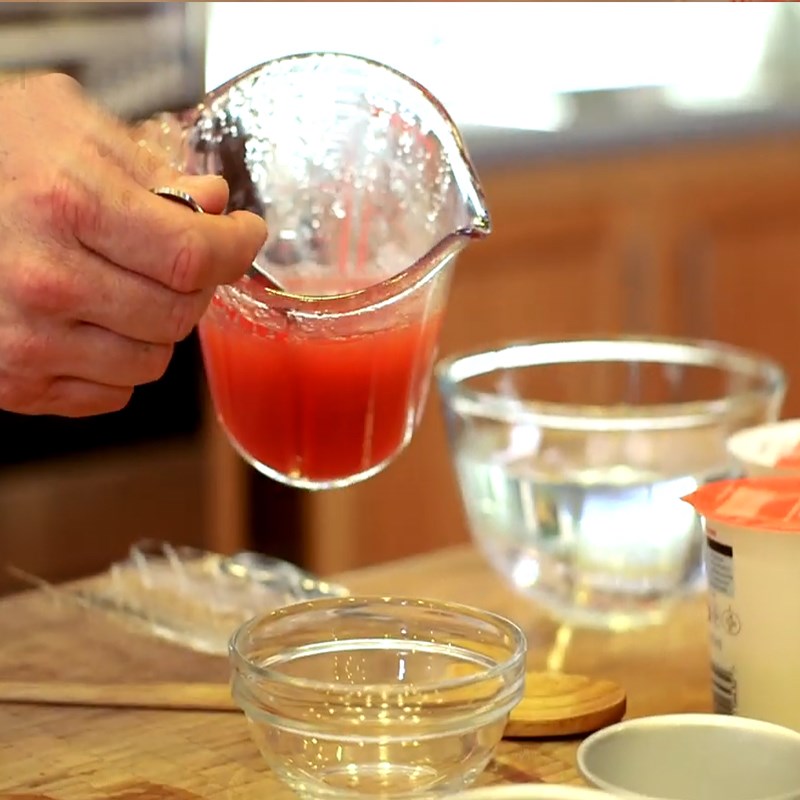 Bước 2 Làm lớp thạch mận Panna cotta mận dừa