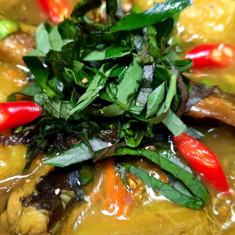 Bước 3 Làm lươn om chuối xanh Lươn om chuối xanh