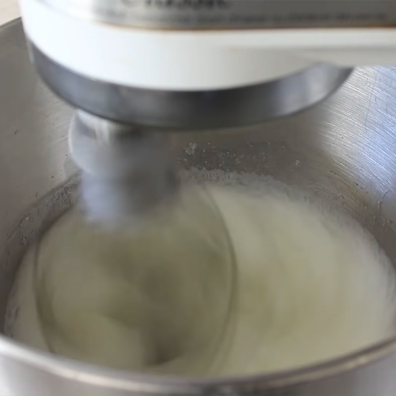 Bước 3 Làm meringue Bánh pudding chuối