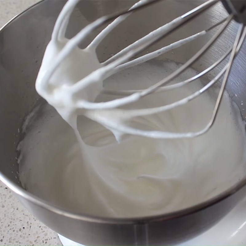 Bước 3 Làm meringue Bánh pudding chuối
