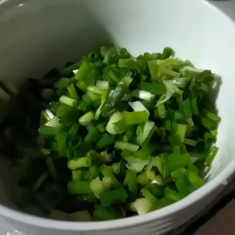 Bước 2 Làm mỡ hành Cá sòng nướng mỡ hành