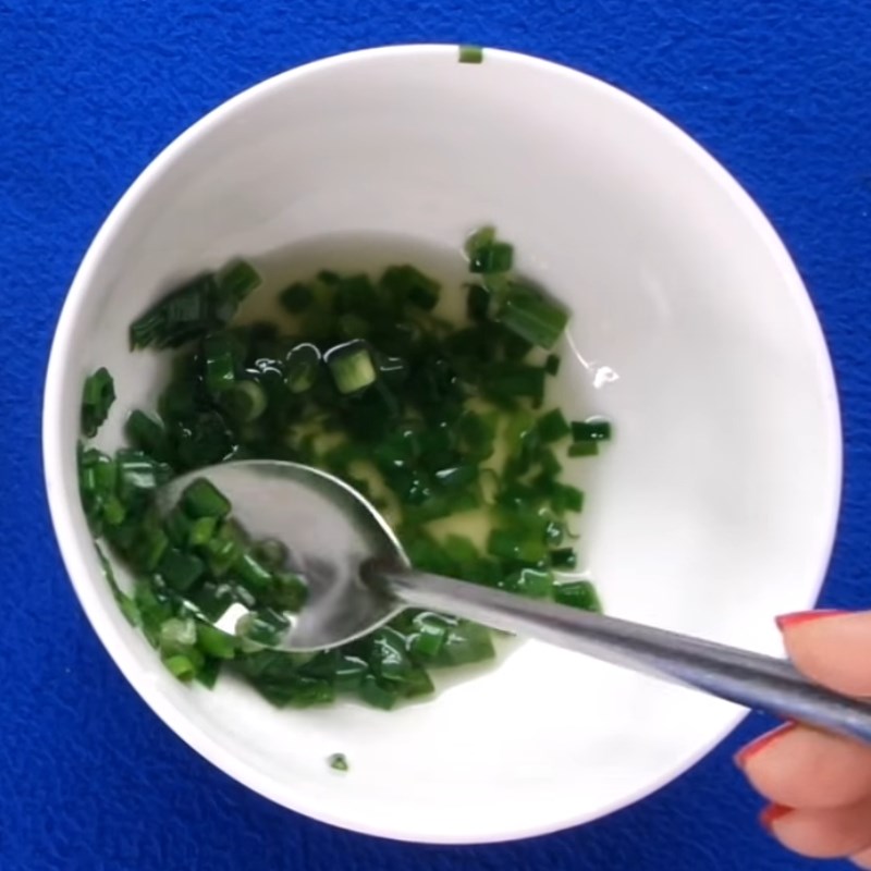 Bước 4 Làm mỡ hành và hoàn thành Cà tím nhồi thịt hấp mỡ hành
