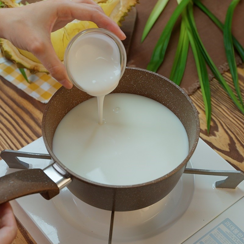 Bước 1 Làm nước cốt dừa sữa Chè sầu riêng