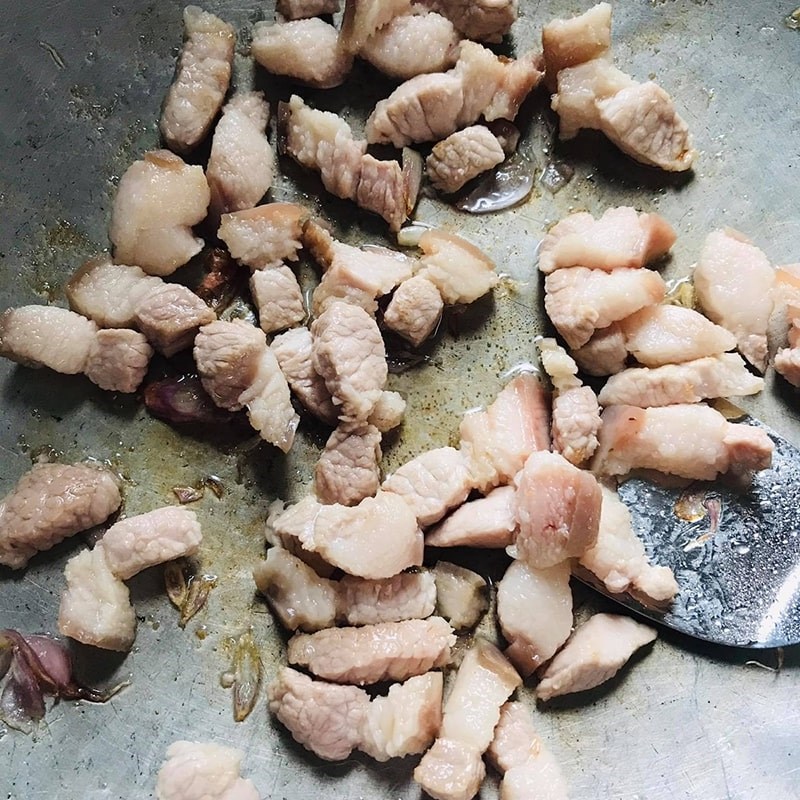 Bước 3 Xào thịt Cá bớp kho thịt ba chỉ