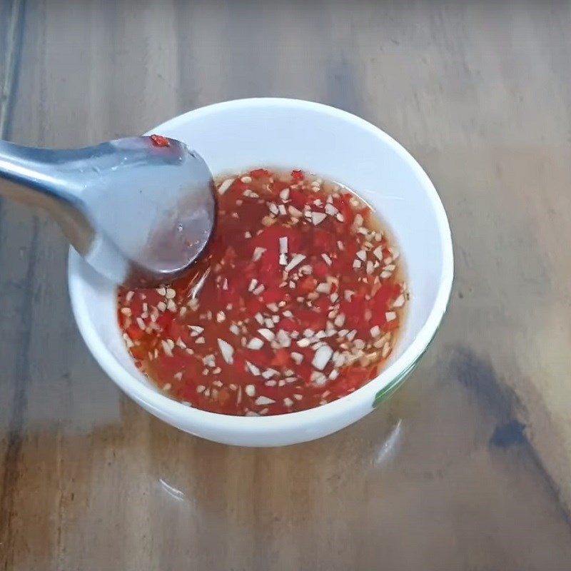 Bước 1 Làm nước mắm trộn gỏi Gỏi bò cà pháo