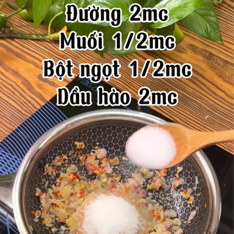Bước 2 Làm nước sốt Tôm hấp tỏi (Công thức được chia sẻ tù Tiktok Cách Nấu Ngon cùng Cách Nấu Ngon)
