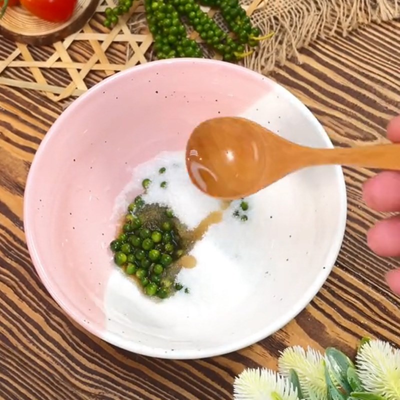 Bước 2 Làm nước sốt tiêu xanh Ốc bươu nướng tiêu xanh (Công thức được chia sẻ từ TikTok Cách Nấu Ngon cùng Cách Nấu Ngon)