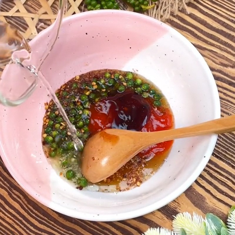 Bước 2 Làm nước sốt tiêu xanh Ốc bươu nướng tiêu xanh (Công thức được chia sẻ từ TikTok Cách Nấu Ngon cùng Cách Nấu Ngon)