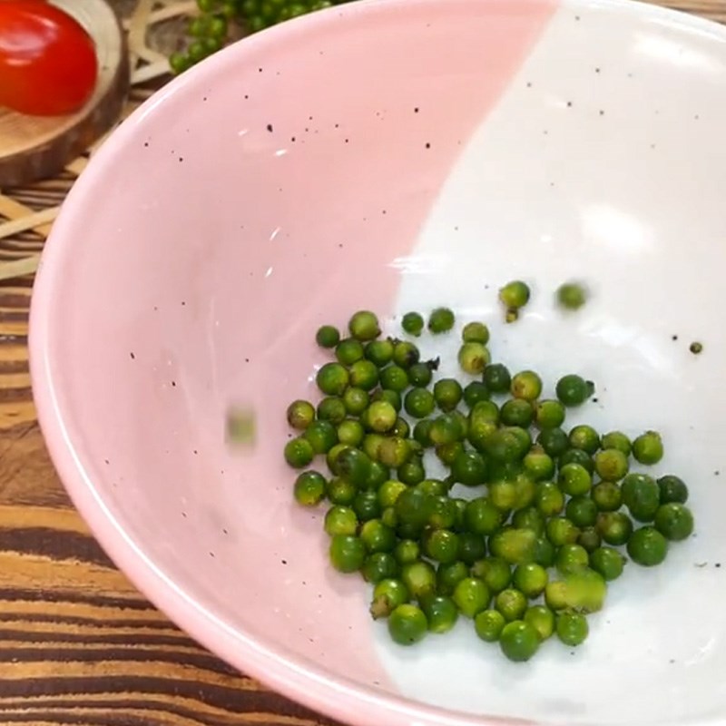Bước 2 Làm nước sốt tiêu xanh Ốc bươu nướng tiêu xanh (Công thức được chia sẻ từ TikTok Cách Nấu Ngon cùng Cách Nấu Ngon)