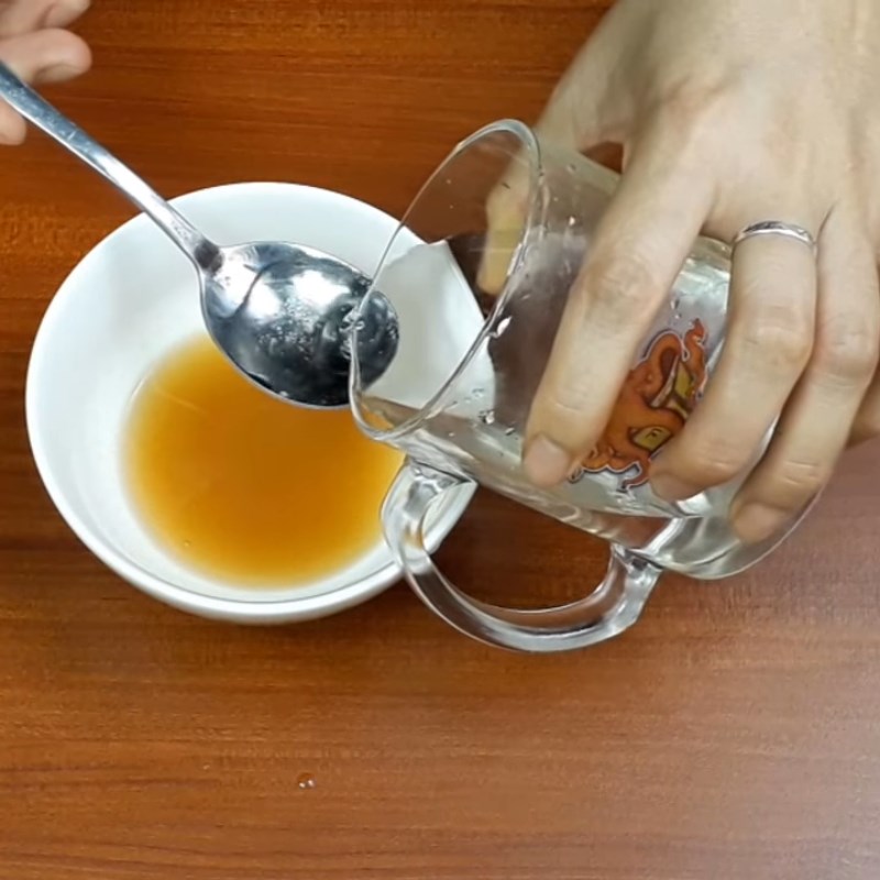 Bước 2 Làm nước sốt trộn gỏi Gỏi khổ qua tôm thịt