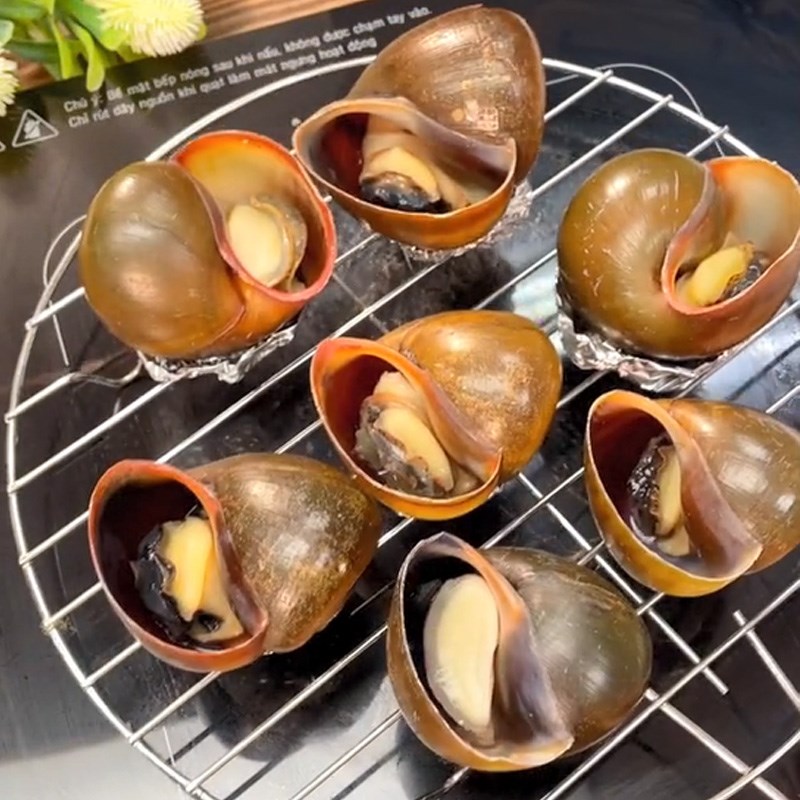 Bước 3 Làm ốc bươu nướng tiêu xanh Ốc bươu nướng tiêu xanh (Công thức được chia sẻ từ TikTok Cách Nấu Ngon cùng Cách Nấu Ngon)