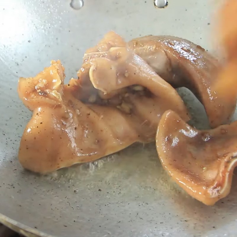 Bước 5 Làm phá lấu Phá lấu tai heo nước dừa
