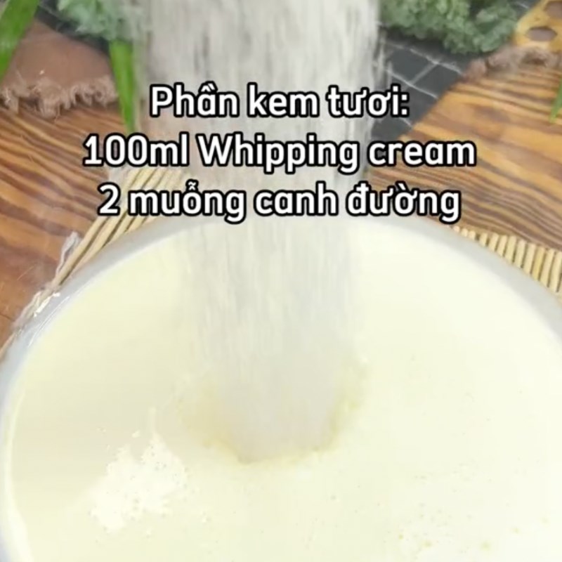 Bước 1 Làm phần kem tươi Bánh crepe cuộn sầu riêng (Công thức từ kênh tiktok Cách Nấu Ngon cùng Cách Nấu Ngon)