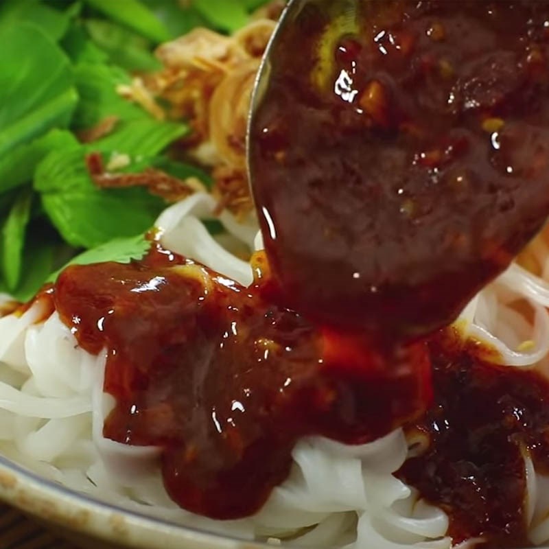 Bước 4 Làm phở trộn gà Phở gà trộn sa tế