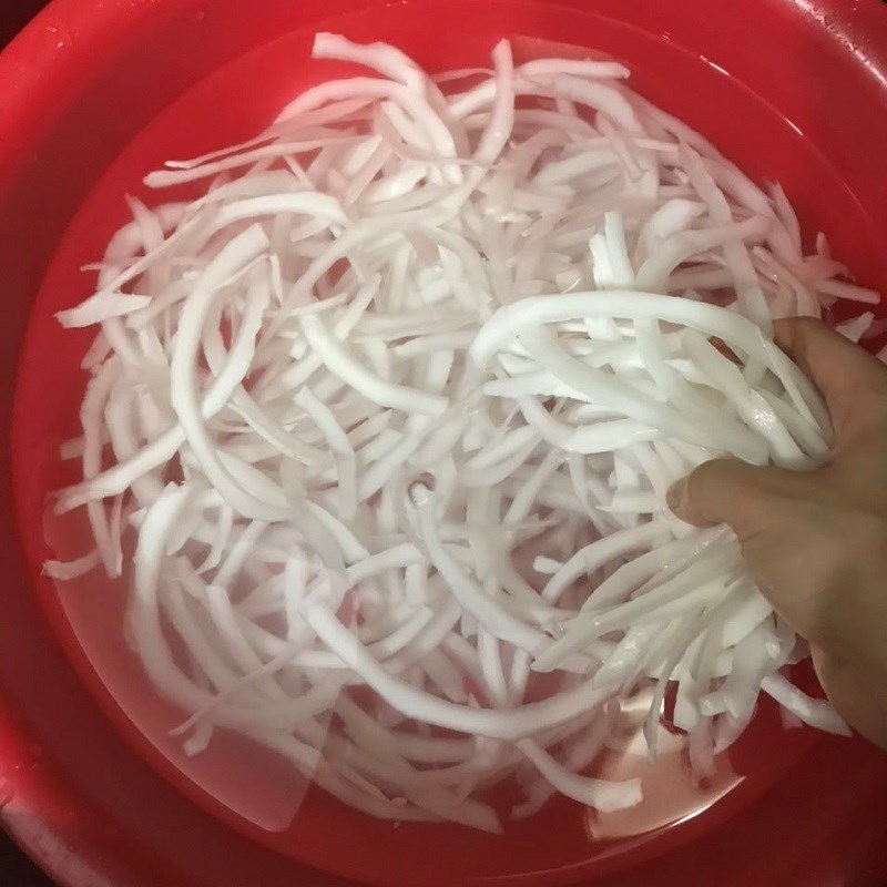 Bước 2 Làm sạch cơm dừa Mứt dừa sữa (công thức được chia sẻ từ người dùng)