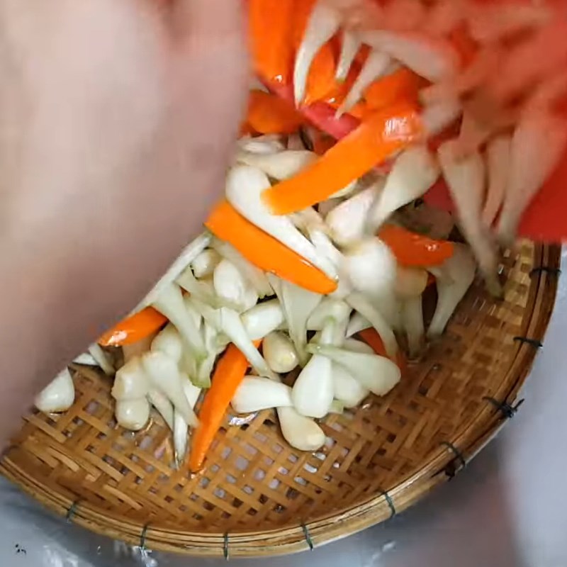 Bước 1 Sơ chế nguyên liệu Củ kiệu ngâm mắm