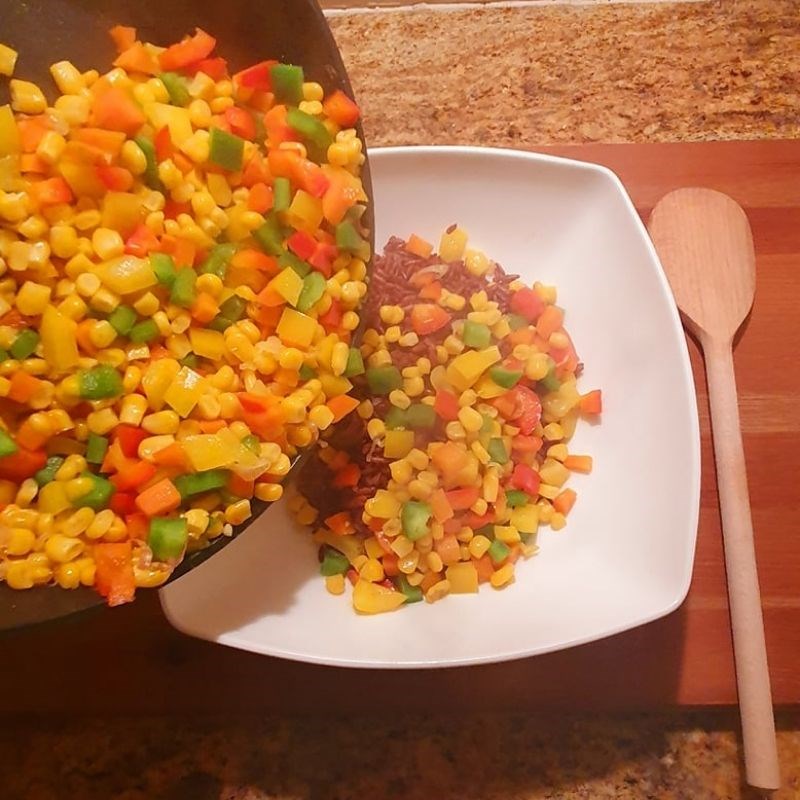 Bước 3 Làm salad rau củ Salad gạo lứt