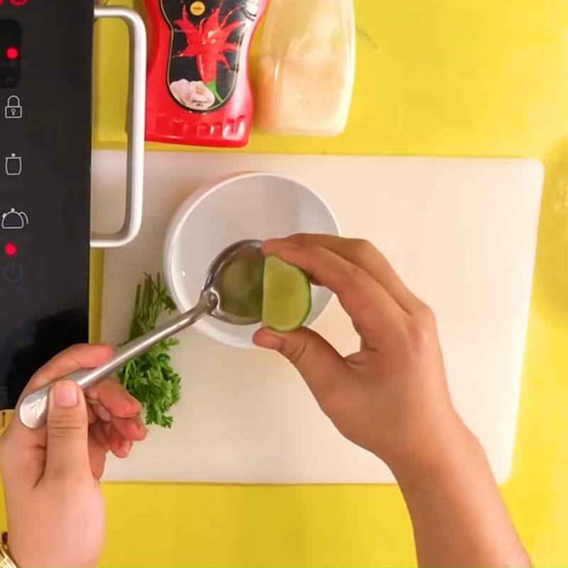 Bước 4 Làm sốt Sandwich cuộn xúc xích