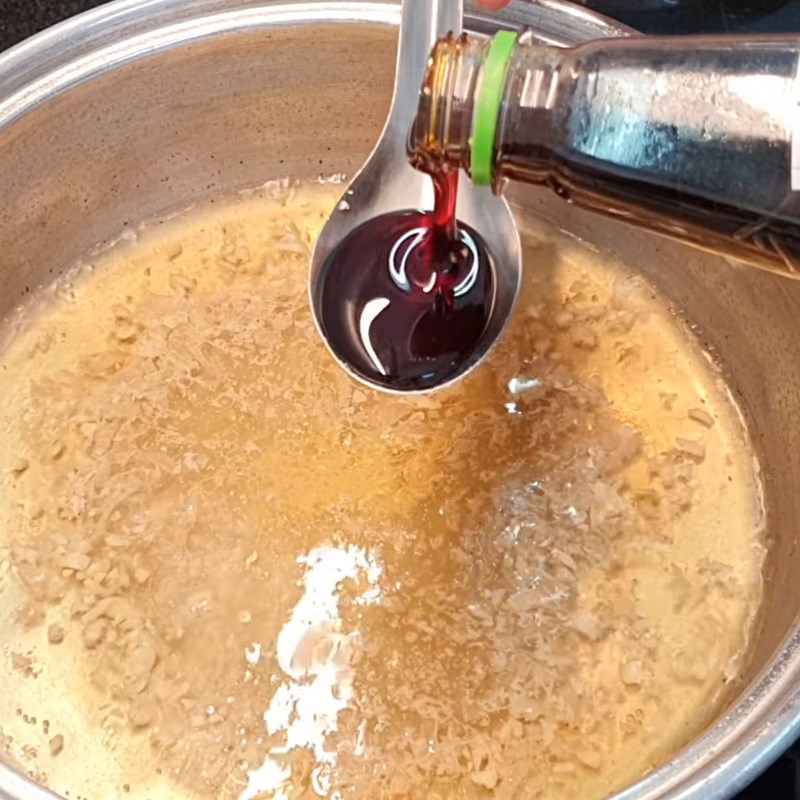 Bước 2 Làm sốt kho Cà tím kho quẹt chay