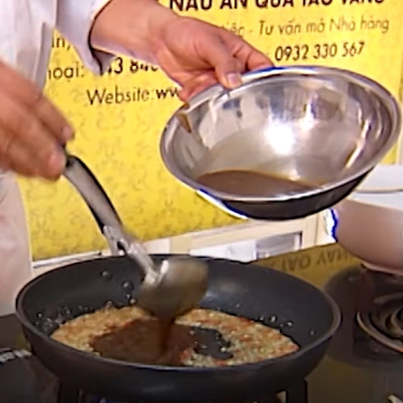 Bước 2 Làm sốt me Ốc mít xào me