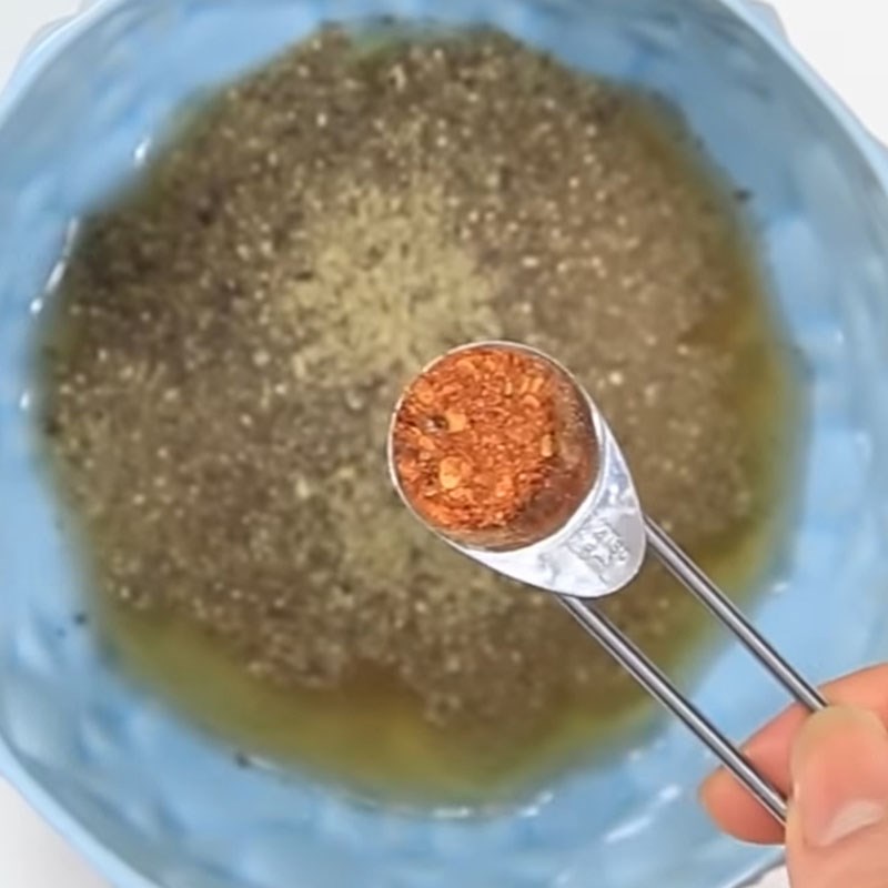 Bước 4 Làm sốt rim cá Cá cơm khô rim thịt