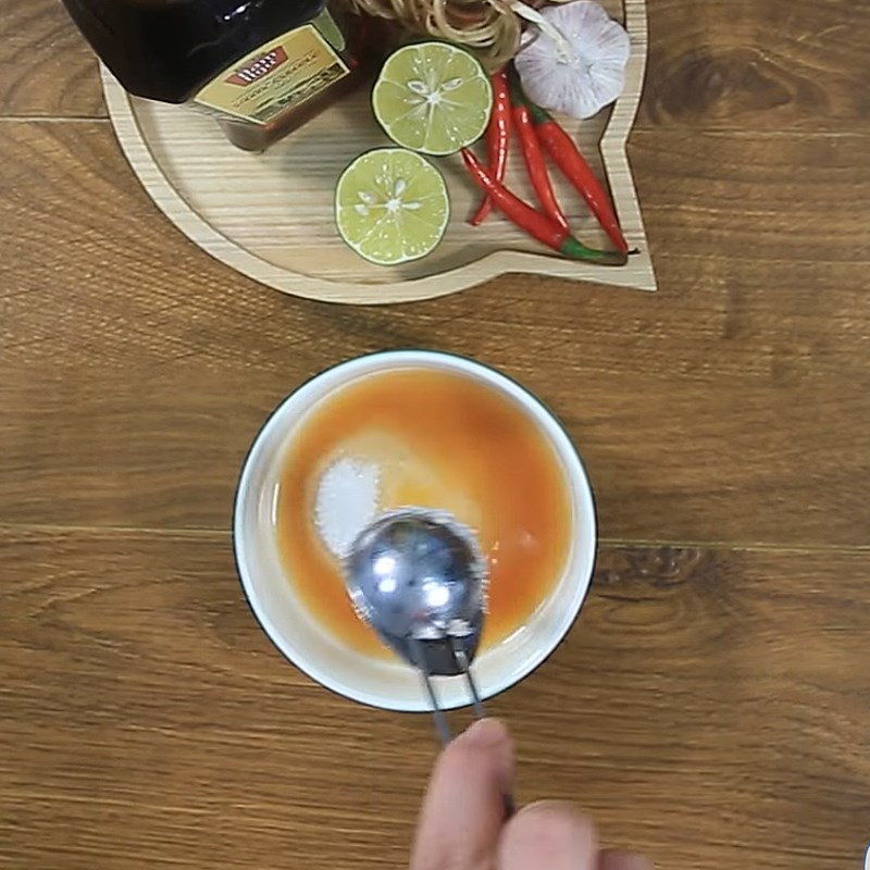 Bước 3 Làm sốt trộn Nộm sứa tai lợn