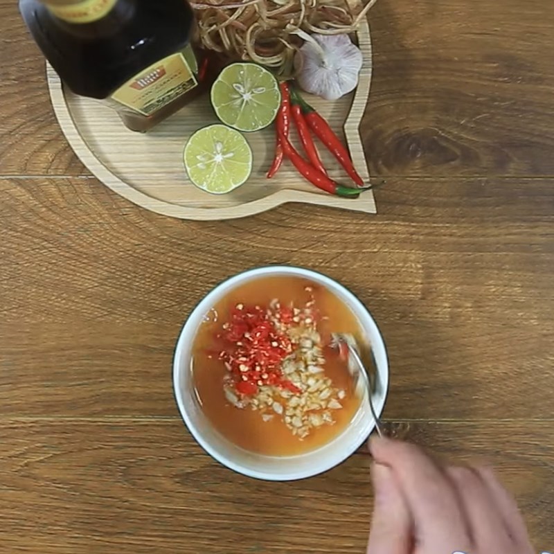Bước 3 Làm sốt trộn Nộm sứa tai lợn