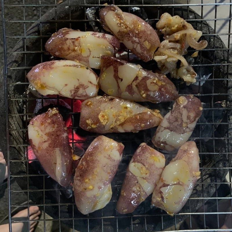 Bước 4 Nướng mực Mực nướng sa tế