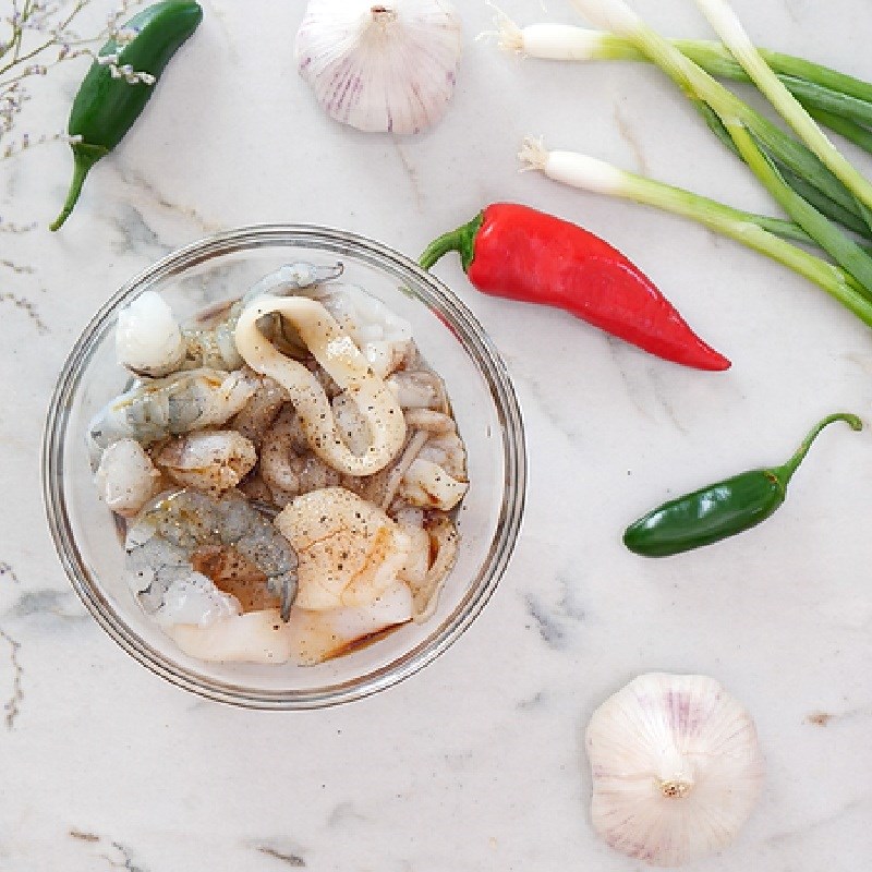 Bước 5 Làm sốt ướp Mì udon xào hải sản