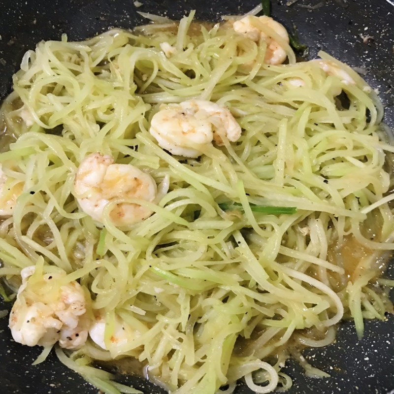 Bước 3 Làm su su xào tôm Su su xào tôm
