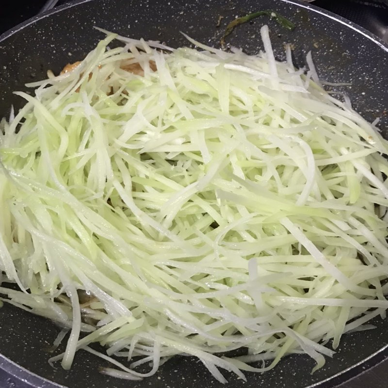 Bước 3 Làm su su xào tôm Su su xào tôm