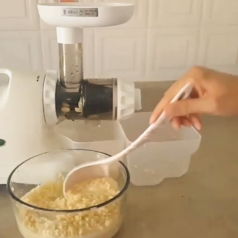 Bước 2 Làm sữa đậu nành Sữa đậu nành bằng máy ép chậm