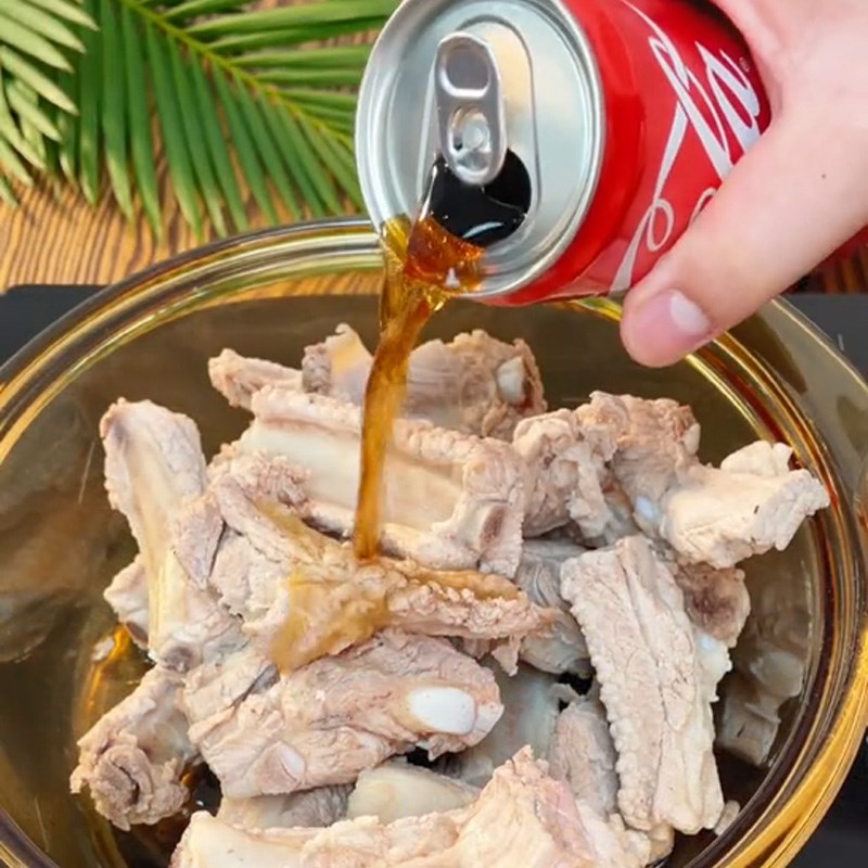 Bước 2 Làm sườn kho Coca Sườn kho coca (Công thức được chia sẻ từ TikTok Cách Nấu Ngon cùng Cách Nấu Ngon)