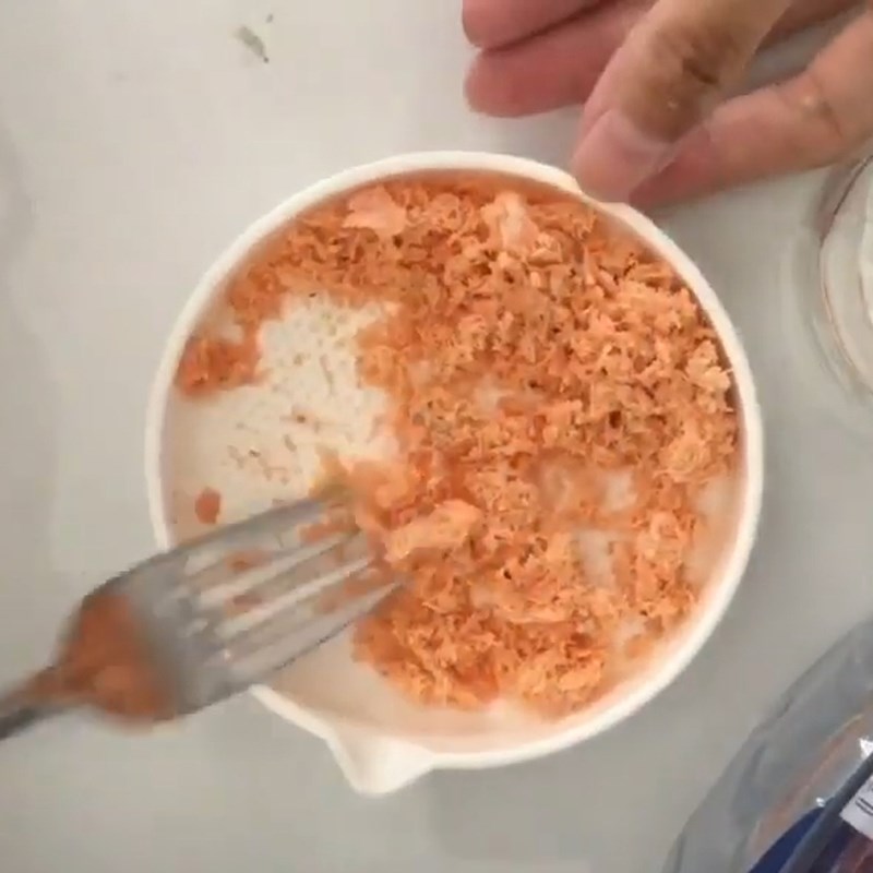Bước 3 Làm tơi nhỏ thịt cá Cháo cá hồi bí xanh