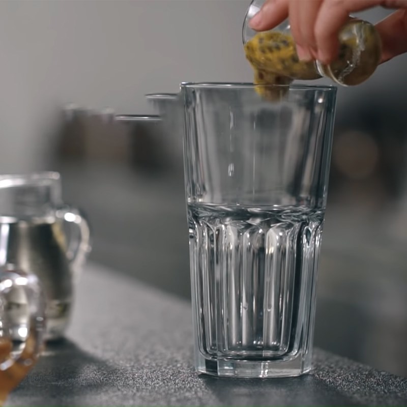 Bước 2 Làm trà chanh dây macchiato Trà chanh dây macchiato