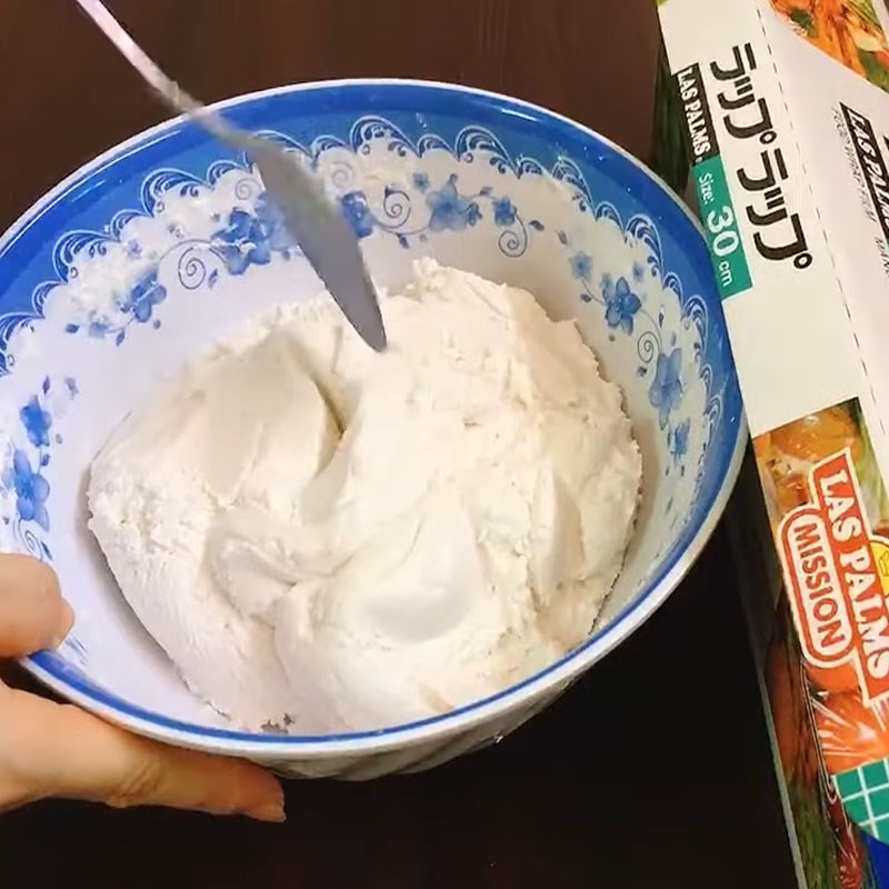 Bước 2 Làm vỏ bánh Bánh trôi chay đậu xanh