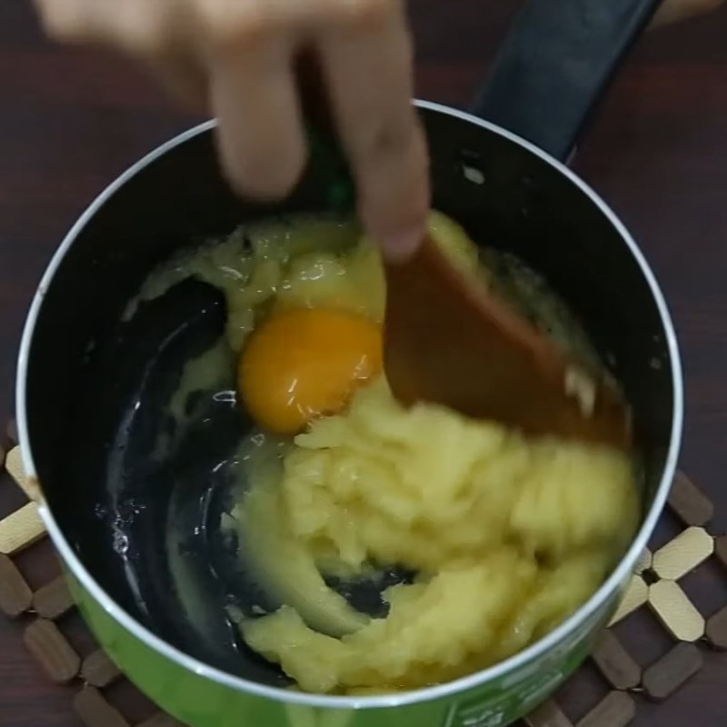 Bước 2 Làm vỏ bánh Bánh su kem