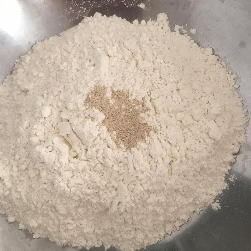 Bước 3 Làm vỏ bánh bao bơ Bánh bao nhân bơ (công thức được chia sẻ từ người dùng)