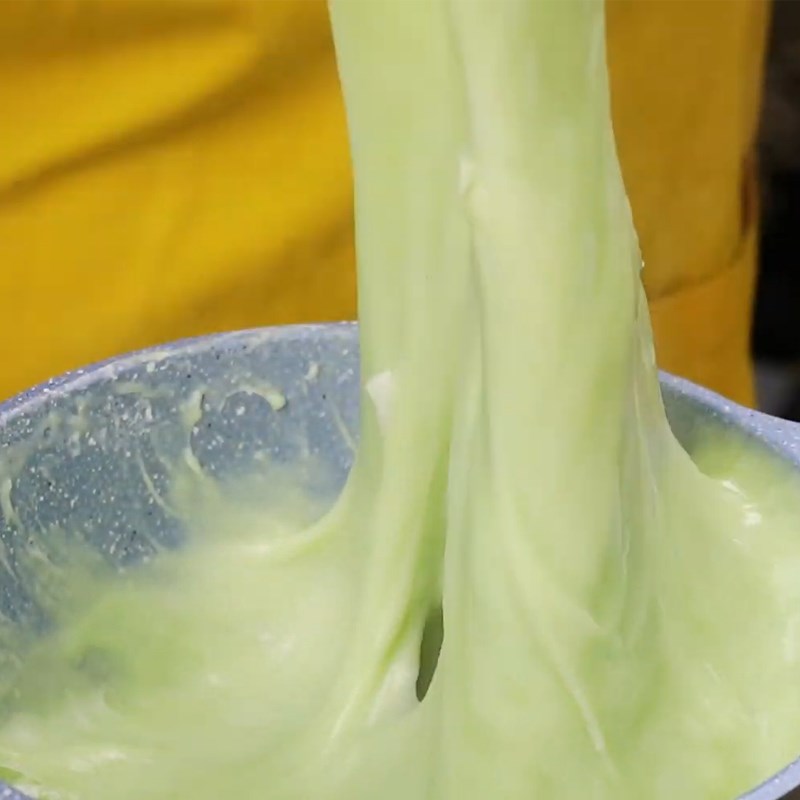 Bước 2 Làm vỏ bánh xu xê Bánh xu xê truyền thống