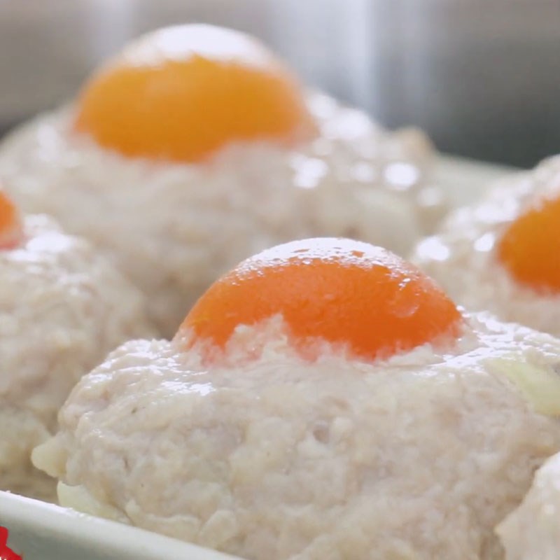 Bước 3 Làm xíu mại Bánh mì xíu mại trứng muối