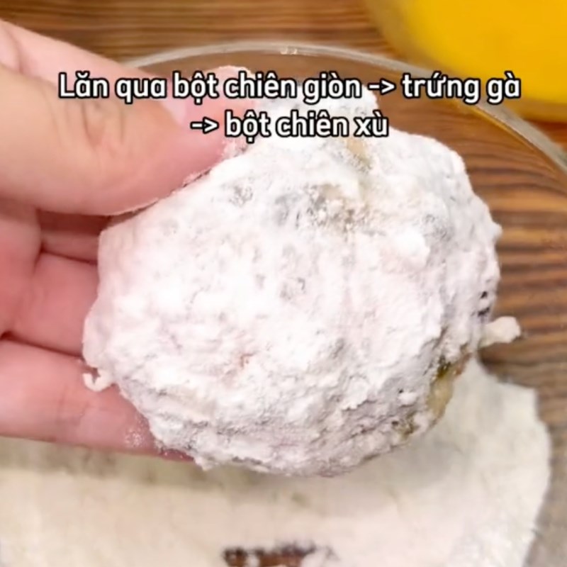 Bước 4 Lăn bột Bánh tôm khoai tây chiên giòn (Công thức được chia sẻ bởi Tiktok Cách Nấu Ngon cùng Cách Nấu Ngon)