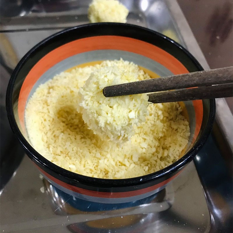Bước 3 Lăn chuối với bột Chuối chiên xù (công thức được chia sẻ từ người dùng)