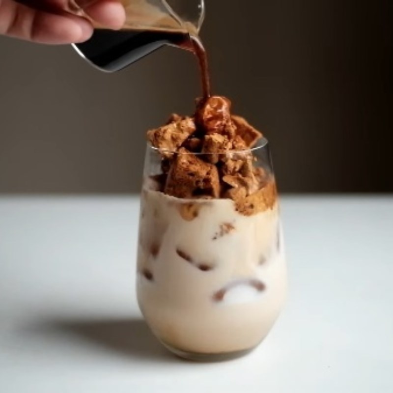 Bước 4 Pha dalgona latte Dalgona latte