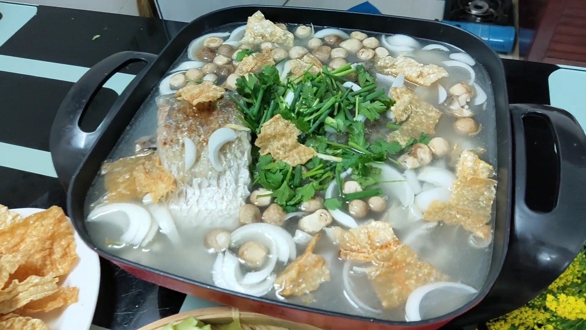 Lẩu cá chẽm khoai môn
