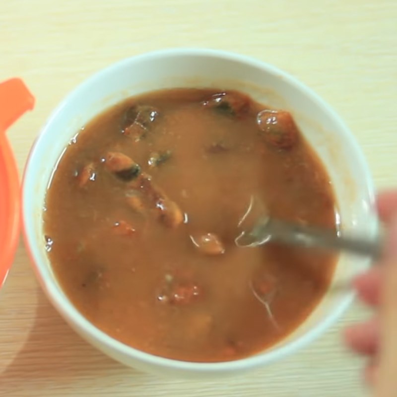 Bước 3 Lấy nước cốt me Canh chua cá rô đồng