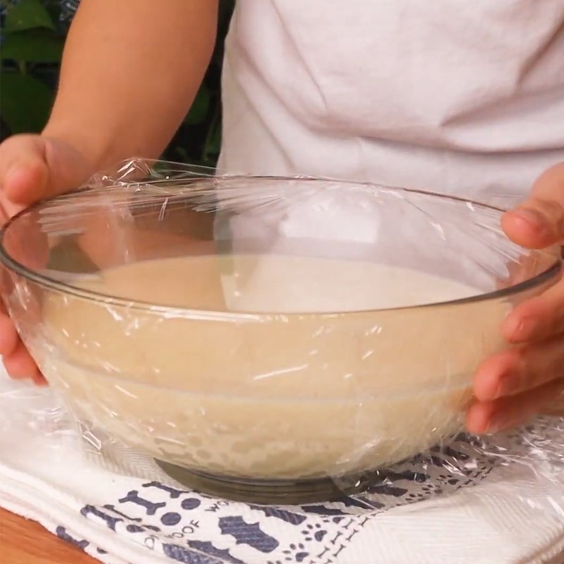 Bước 3 Lọc, ủ hỗn hợp bột bánh Bánh crepe ngàn lớp hoa hồng